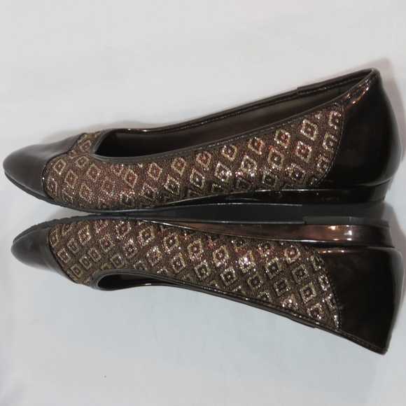 Soft Style a Hush Puppies Glittery Brown Flats - Picture 15 of 16